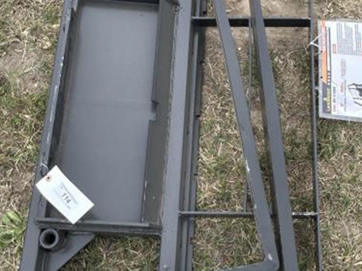 #114-•-16"-mini-skid-steer-pallet-forks-image-1