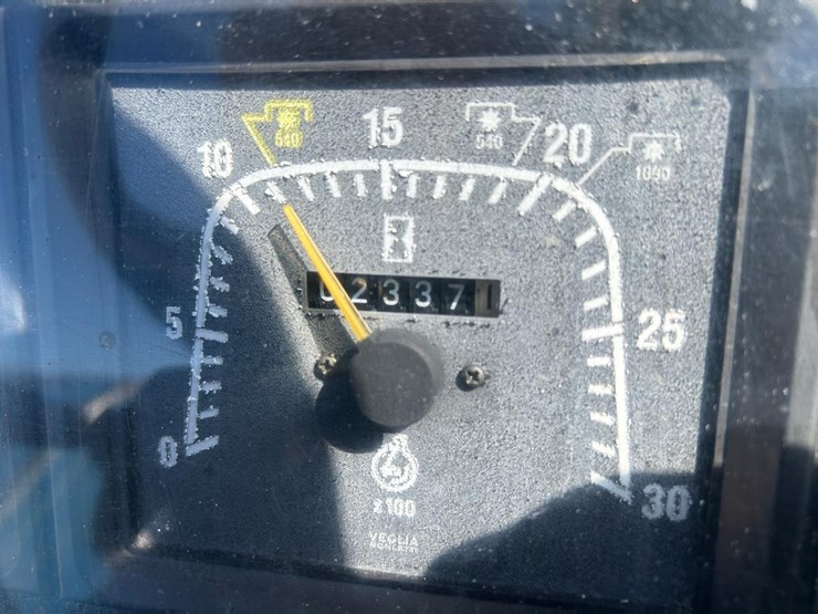 new-holland-5640-image-24