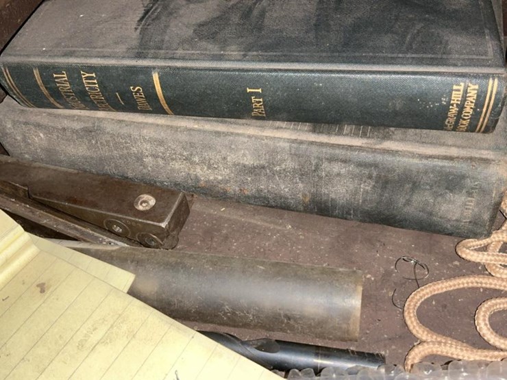 #228-•-tool-chest-and-contents-image-39