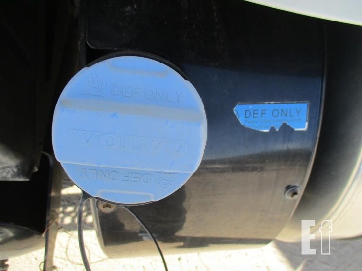 2015-volvo-10-image-19