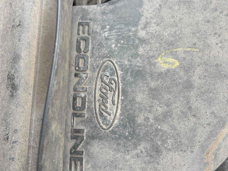 2011-ford-e350-image-10