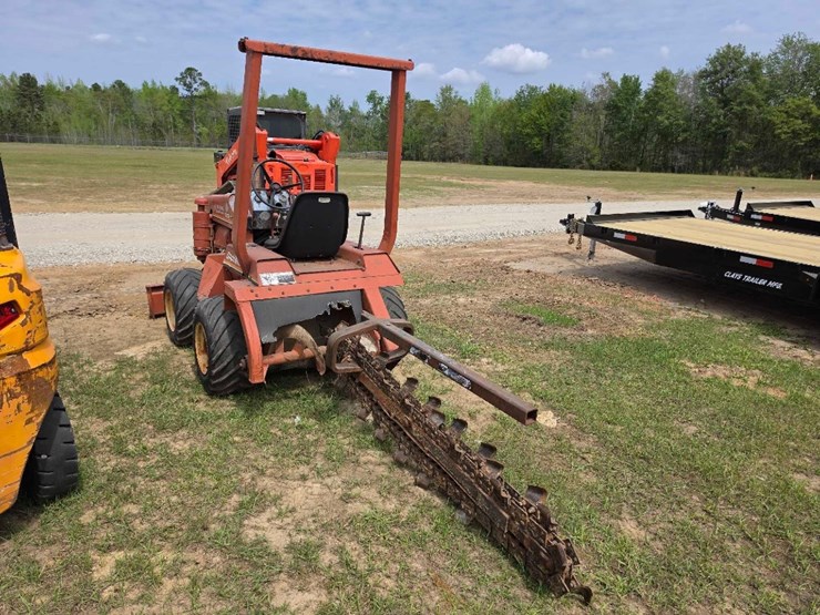 ditch-witch-2300-image-2
