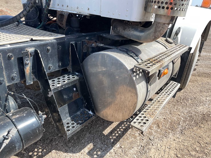 2004-kenworth-t800-image-46