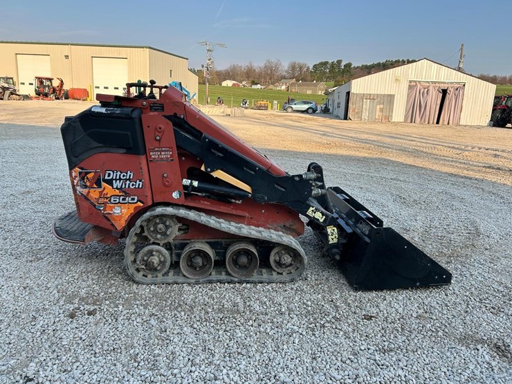 2017-ditch-witch-sk600-image-5