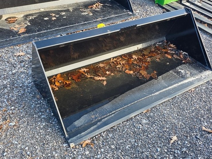 new-swict-66"-skidloader-bucket-image-3