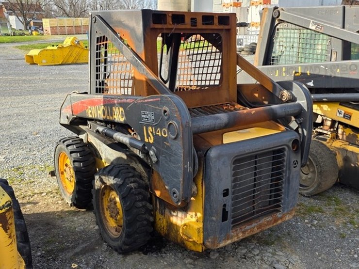 new-holland-ls140-image-3