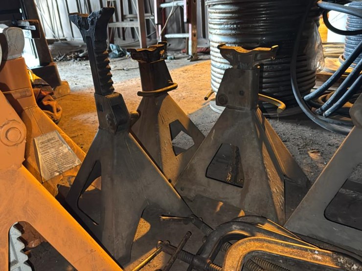 #241-•-6-jack-stands-image-5