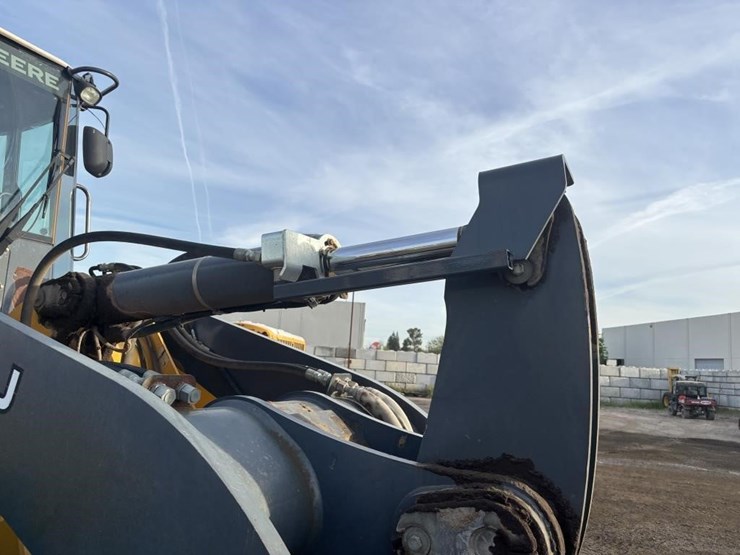 2005-deere-624j-image-18