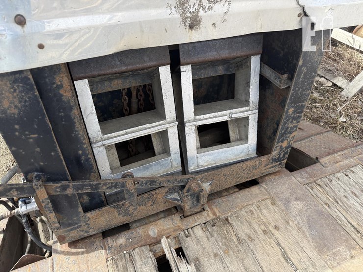 2013-2013-mov-hall-trailer-image-31