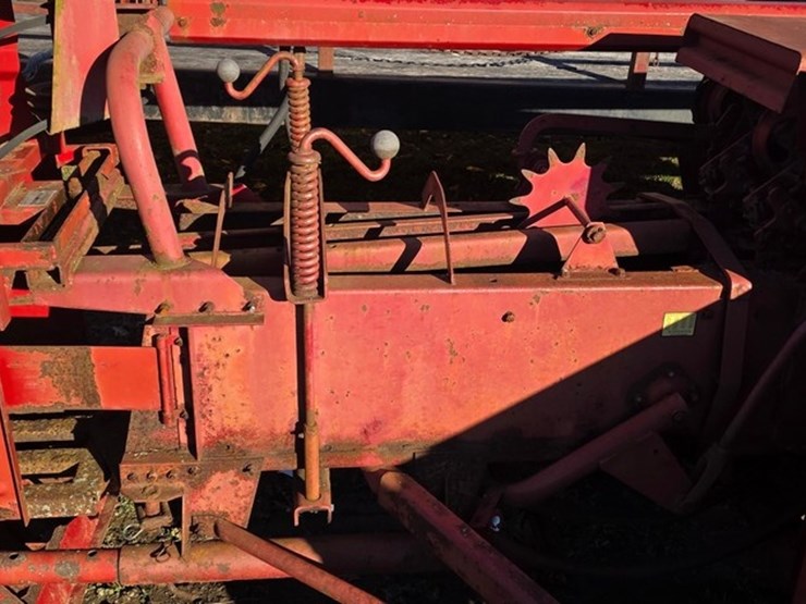 new-holland-310-image-15