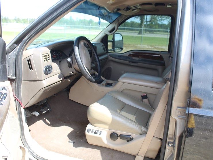 2002-ford-excursion-image-13