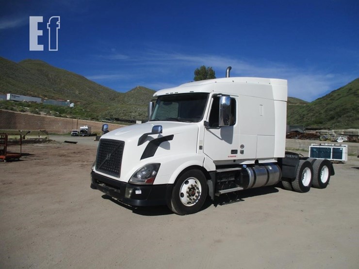 2015-volvo-10-image-1