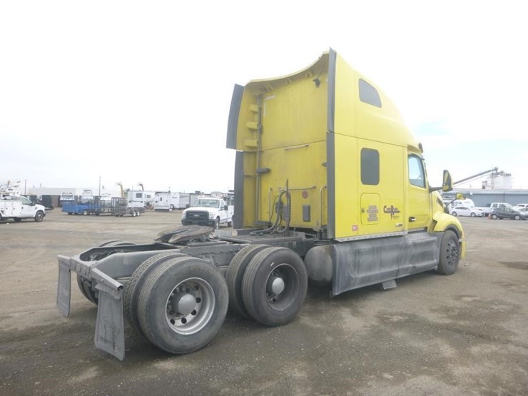 2024-peterbilt-579-image-3