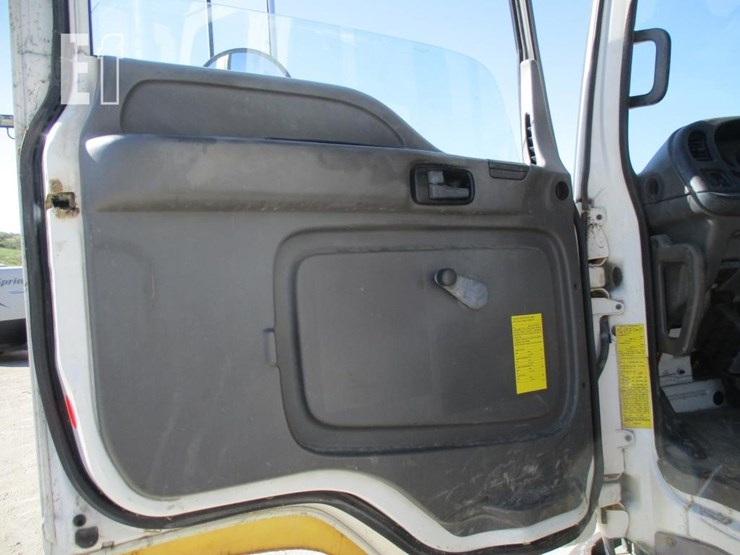 2004-gmc-t7500-image-15