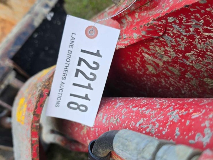 2022-takeuchi-tl8r-image-12