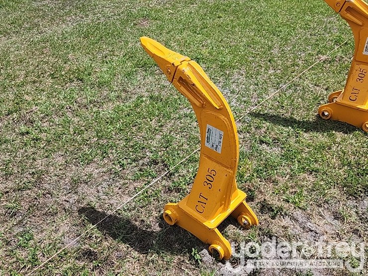 2026-caterpillar-305-image-4