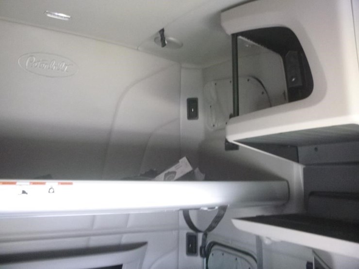 2024-peterbilt-579-image-16