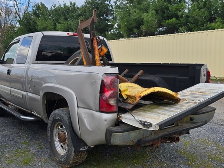 2006-chevrolet-2500-image-2