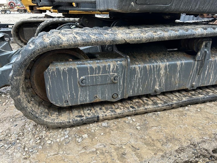 2019-case-cx60c-image-16