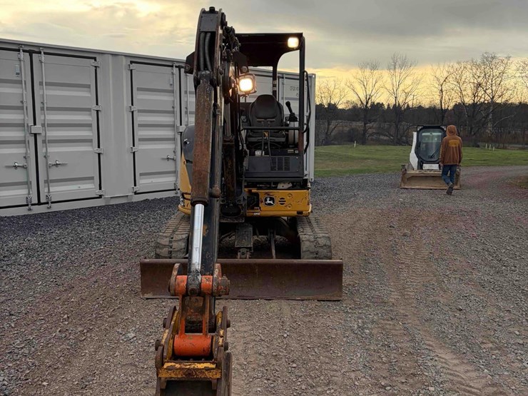 2016-deere-35g-image-2