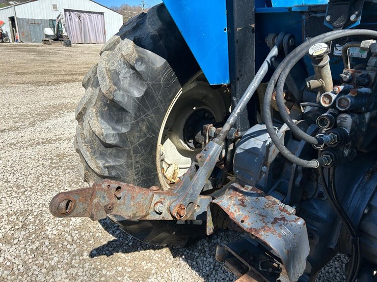 new-holland-5640-image-13