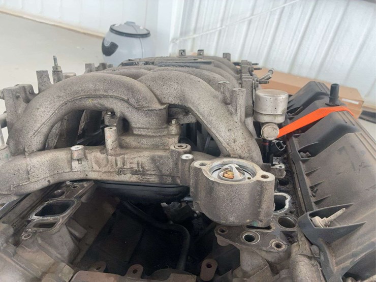6.8-liter-v10-engine-assembly-for-core-use-image-3