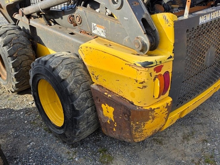 new-holland-l220-image-18