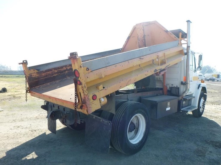 2001-freightliner-fl70-image-4