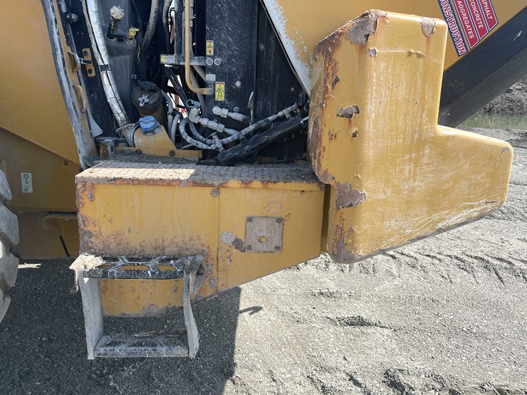 caterpillar-982m-image-33