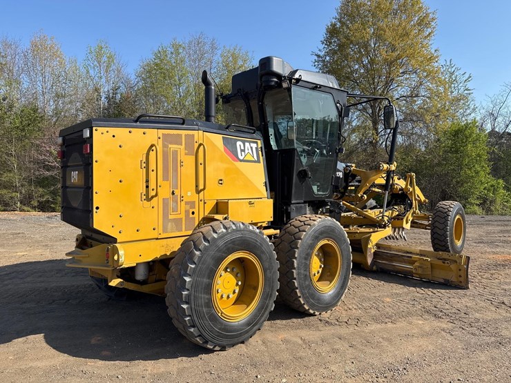 2019-caterpillar-120m-image-3