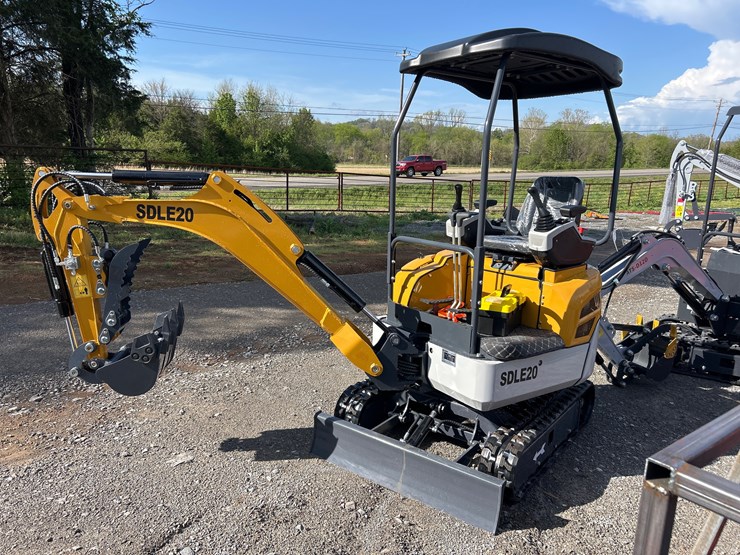 #99-•-2026-sdlanch-sdle20-diesel-mini-excavator-image-3