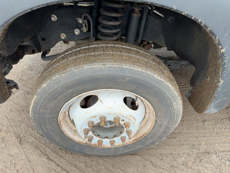 2012-ford-f550-xl-image-11