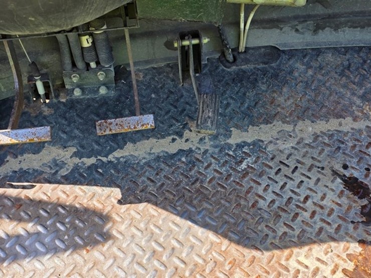 2020-john-deere-gator-image-25