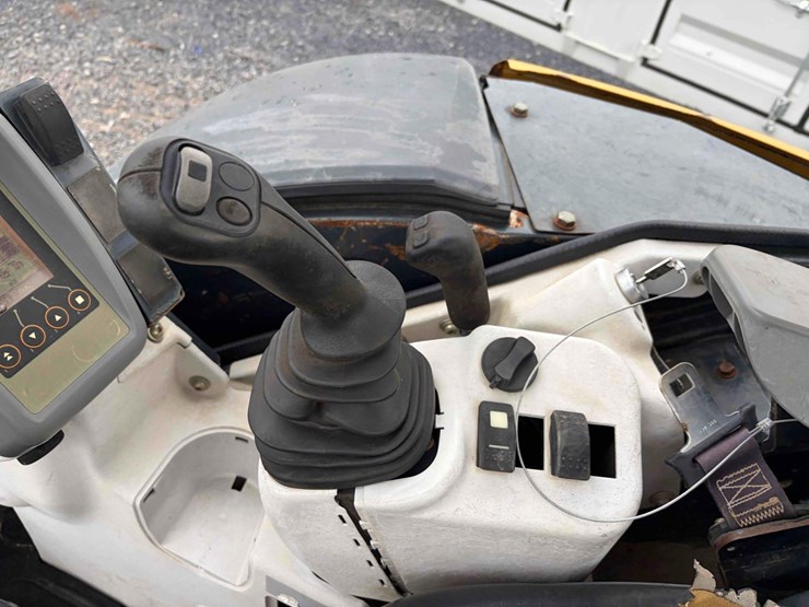 2016-deere-35g-image-15