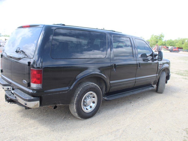 2002-ford-excursion-image-3