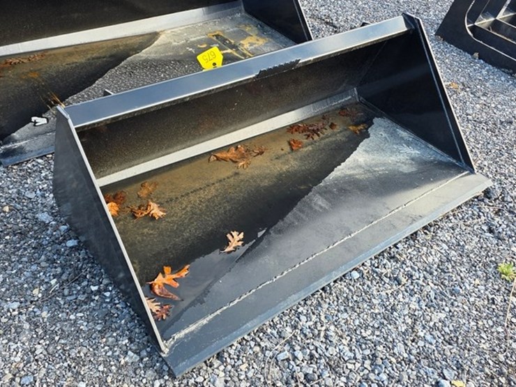 new-swict-60"-skidloader-bucket-image-3