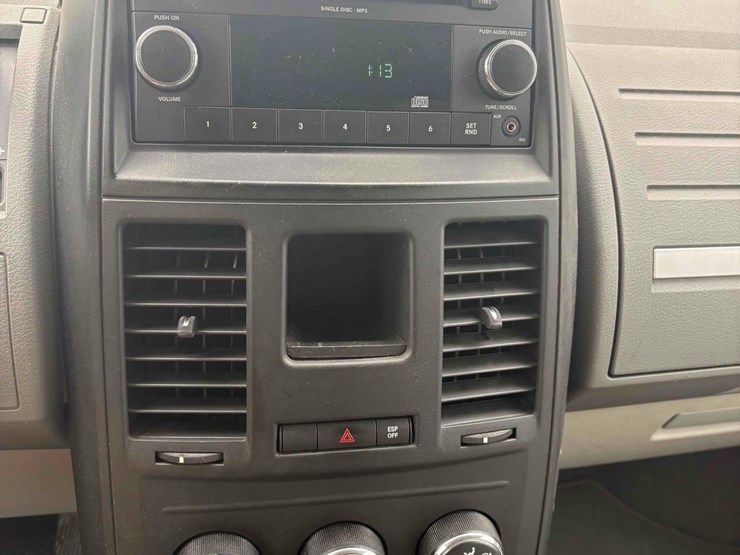 2010-dodge-caravan-image-16