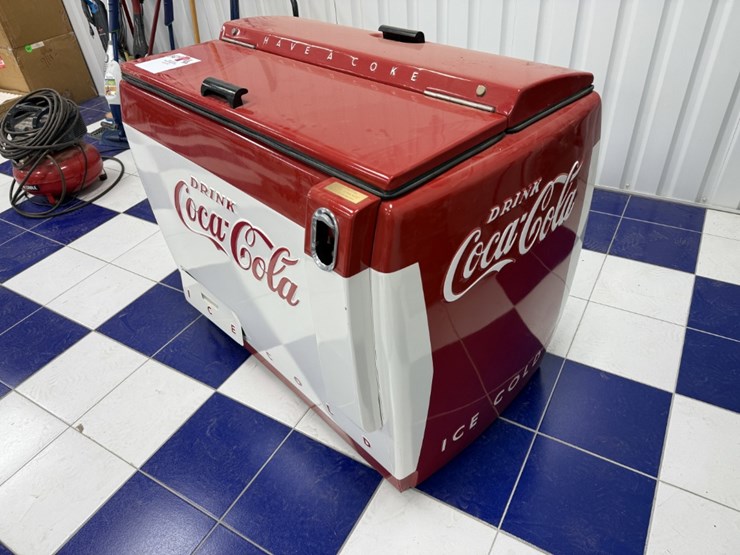 coca-cola-cmd-d-top-open-chest-style-vintage-cooler-image-4
