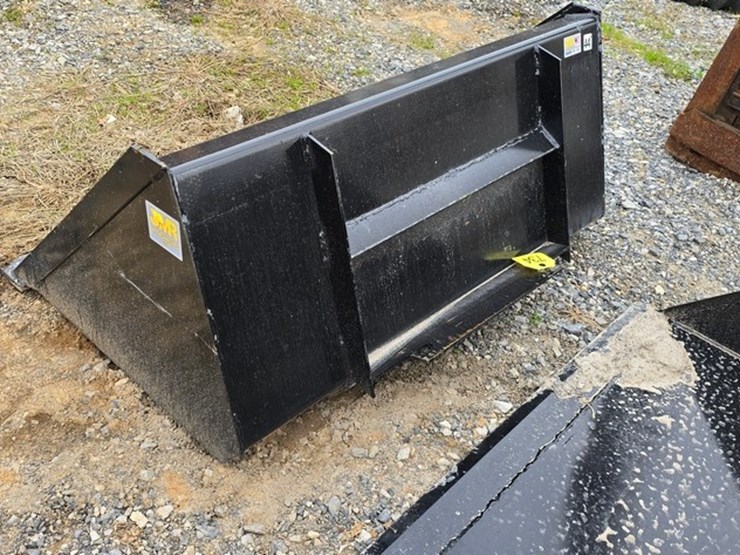 new-jmr-44"-mini-skidloader-bucket-image-2