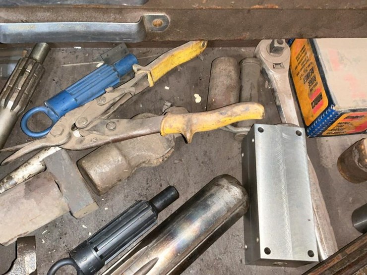 #228-•-tool-chest-and-contents-image-59