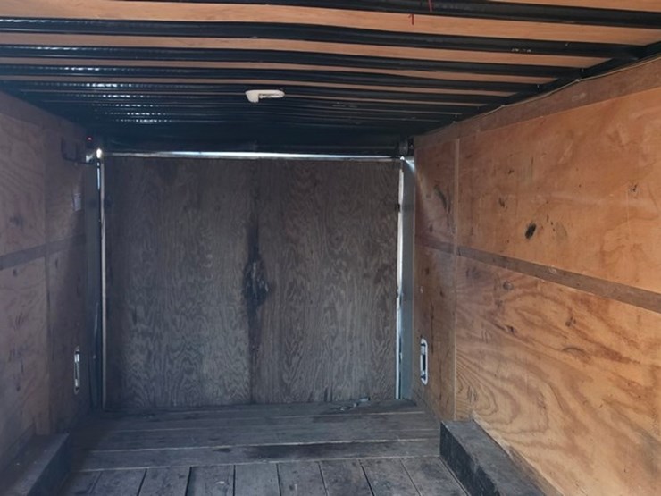 2013-united-trailer-2-axle-20'-box-trailer-(title)-image-35