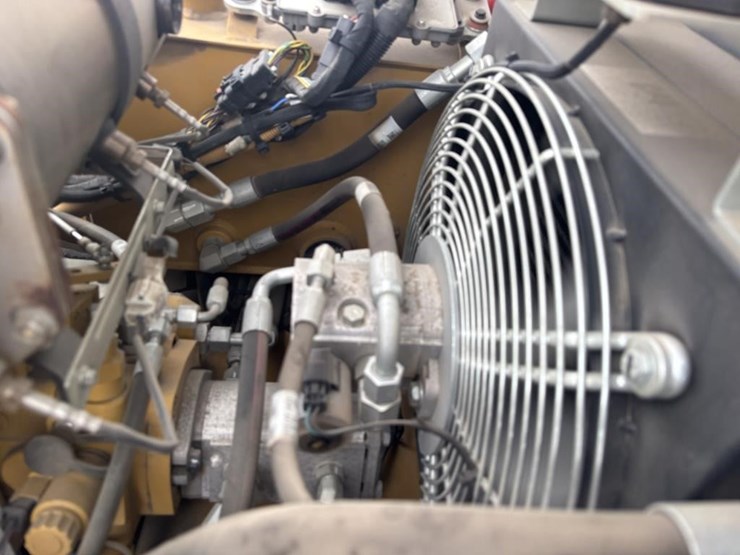 2002-caterpillar-cb24b-image-33