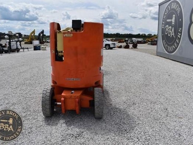 2013-jlg-e300ajp-image-10