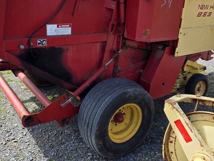 new-holland-853-image-9