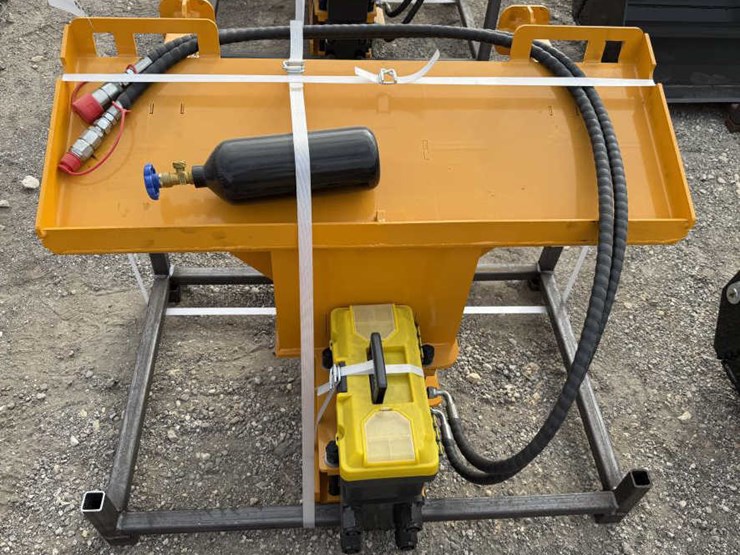 #151-•-skid-steer-pile-hammer-w/-tank-image-2