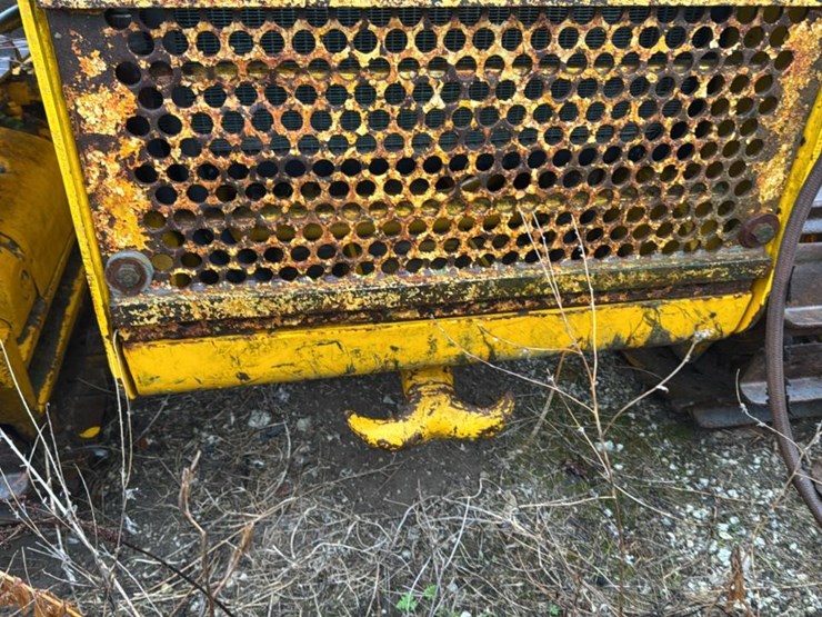 international-125c-image-23