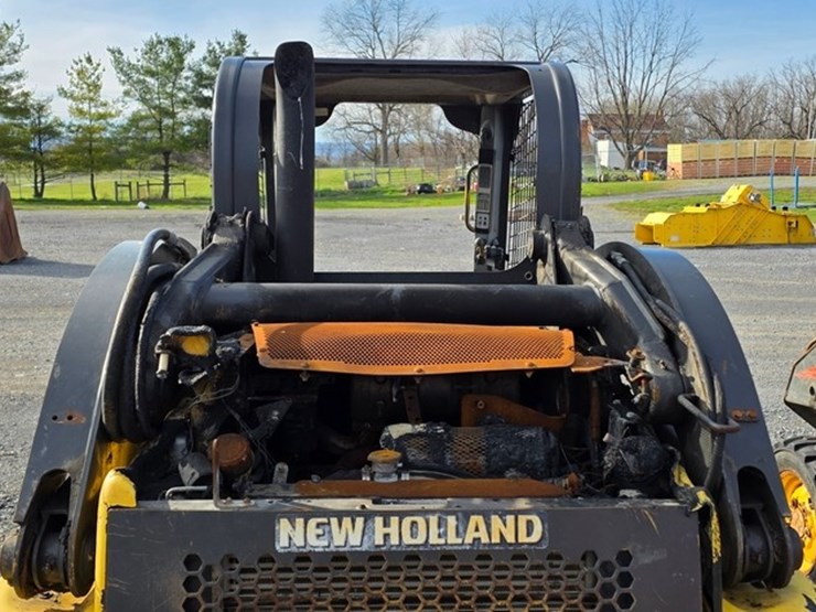 new-holland-l220-image-17