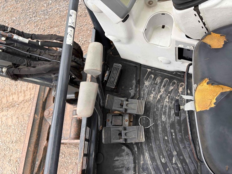 2016-deere-35g-image-17