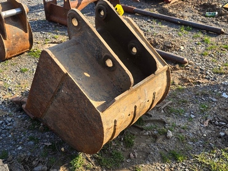 22"-excavator-bucket-image-4