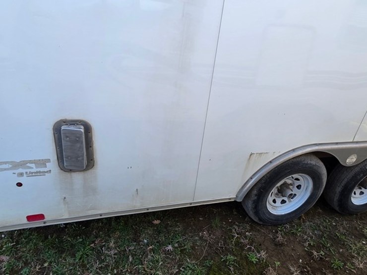2013-united-trailer-2-axle-20'-box-trailer-(title)-image-20